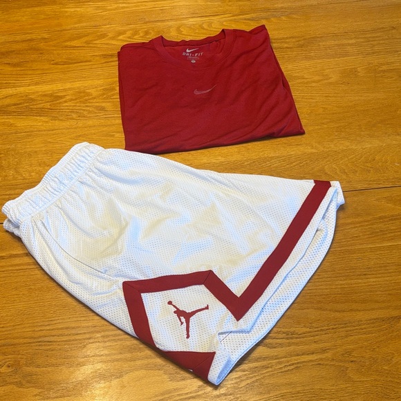 Jordan Women’s Heritage Diamond Shorts and Nike Shirt - Picture 3 of 9